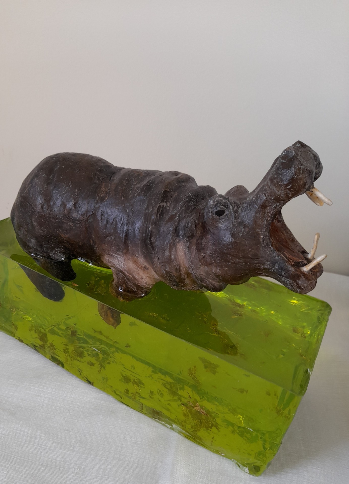 Hippopotame terre cuite et ressine h19 l25 l10